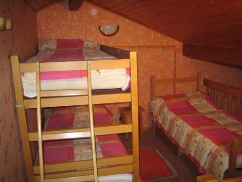 Location Val Cenis : chambre 3 lits