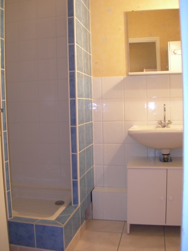 Location Super-Lioran : salle d'eau + toilette