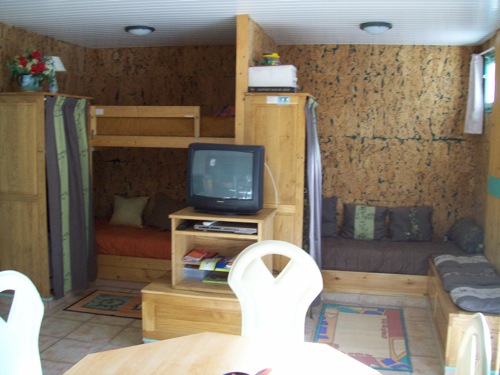 Location Les 2 Alpes : coté salon couchage 3x1pers.