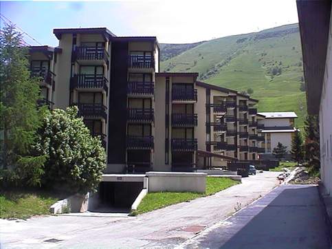 Location Les 2 Alpes : façade ouest entrée