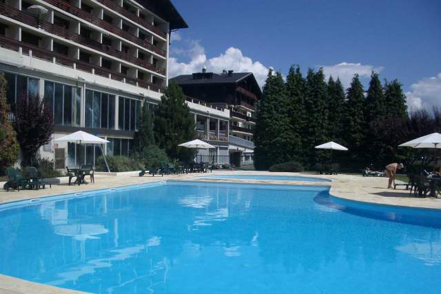Location Meg�ve : piscine ext�rieure chauff�e ouverte en �t�