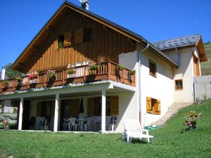 Location Saint Jean d'Arves : Relaxation dans le jardin