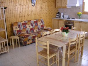 Location Saint Jean d'Arves : le séjour et le coin repas
