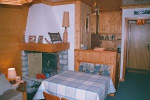 Location Meribel : salon vue cuisine