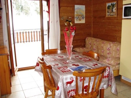Location Val Cenis : Salle de séjour donnant sur terrasse