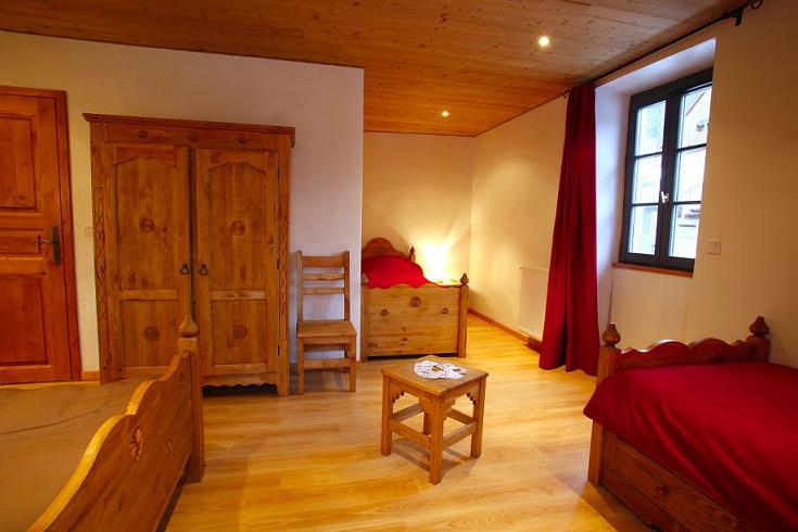 Location Valloire : 6 grandes chambres pour un total de 15 couchages.
