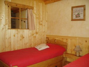Location Bessans : chambre avec 2 lits simples