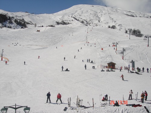 Location Le Corbier : Vue sur la montagne et les pistes