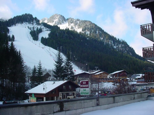 Location Chatel : vue sur les pistes.