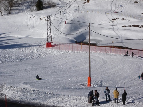 La piste de luge � c�t� de la r�sidence