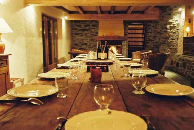 Location Val d'Isere : Grande table pour accueillir 16 convives