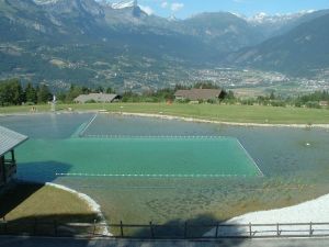Location Combloux : l'�t�, plan d'eau biotope, bagnade face au Mon