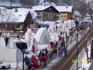 Location Valloire : sculptures sur neige, sur l'avenue de la Vallée d'
